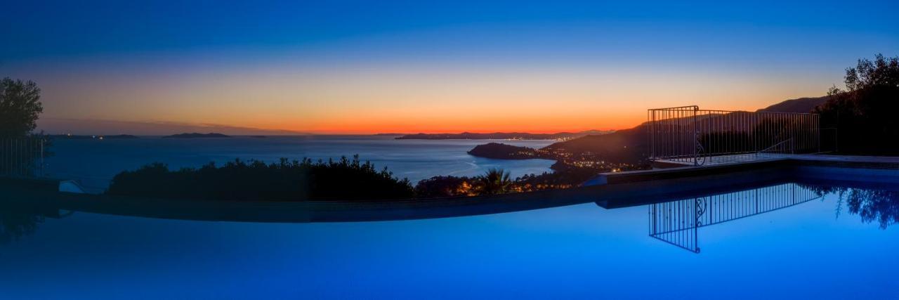 Vistazur Luxueux appartement avec terrasse et piscine Le Le Rayol-Canadel-sur-Mer Esterno foto