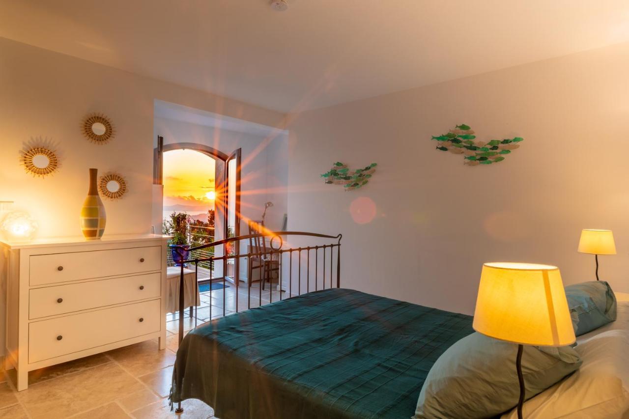 Vistazur Luxueux appartement avec terrasse et piscine Le Le Rayol-Canadel-sur-Mer Esterno foto